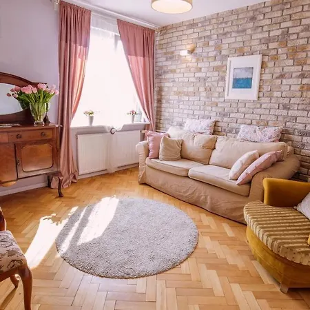 Romantic Old City Apartment
